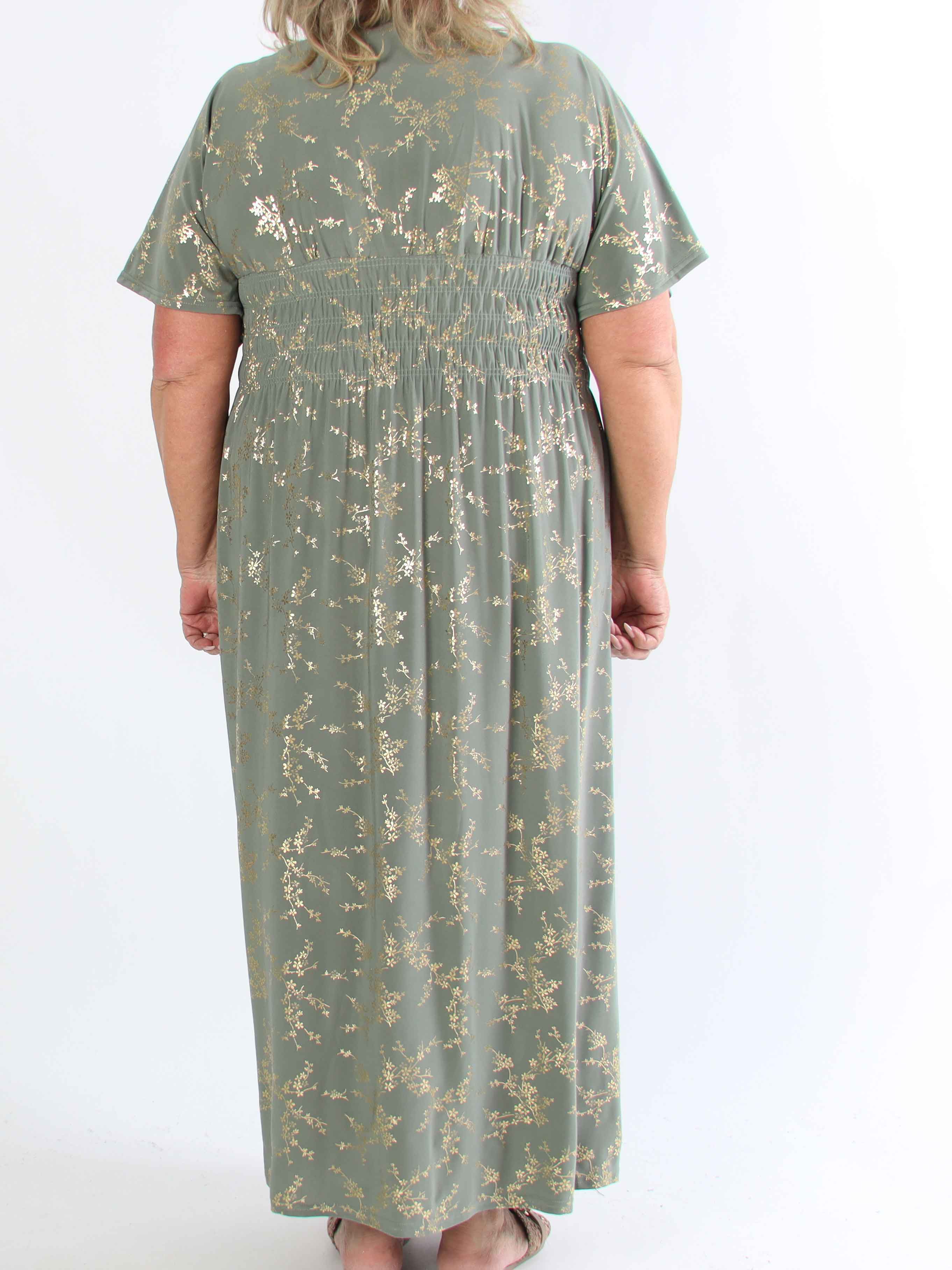 Pams Gold - Ensfarvet plus size kjole med gulddetaljer